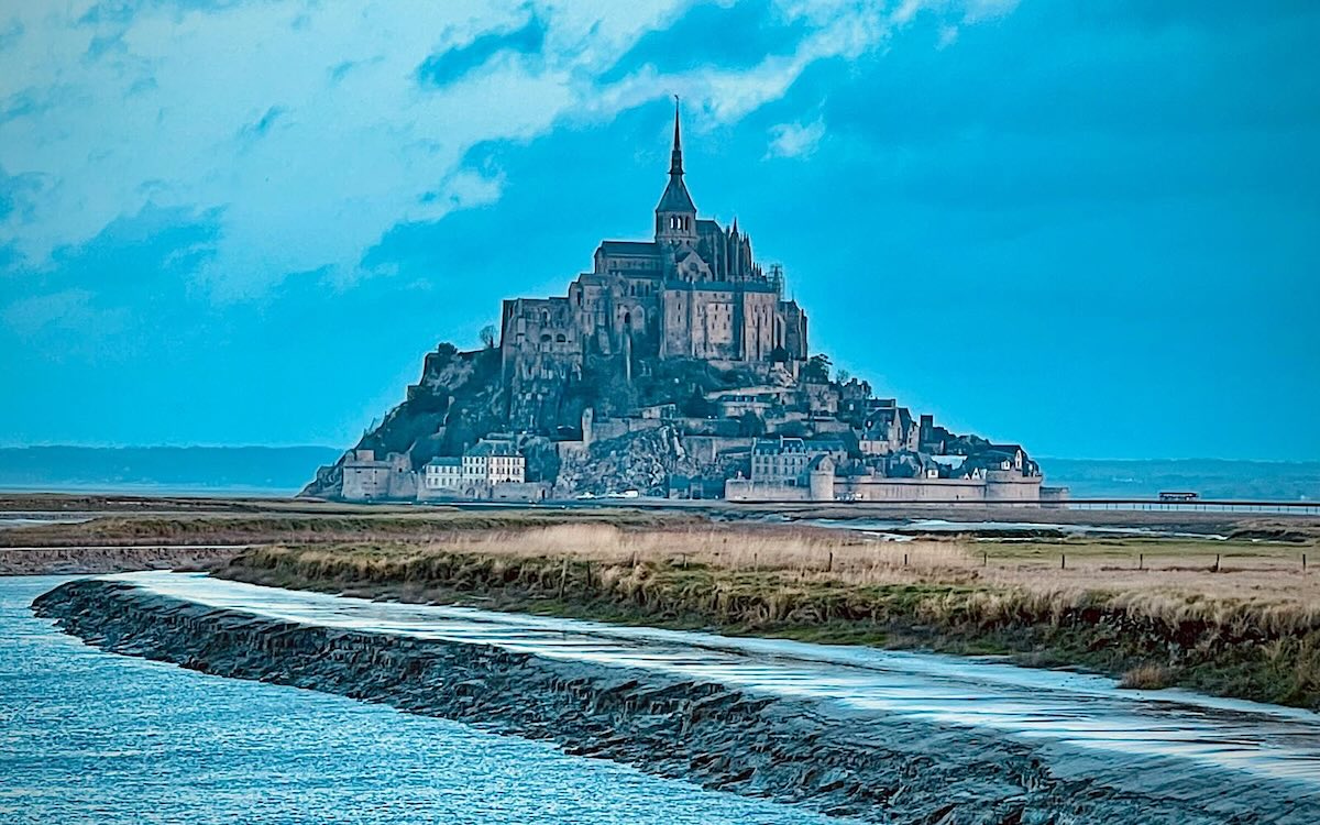 世界遺産　モンサンミッシェルと干潟の全容