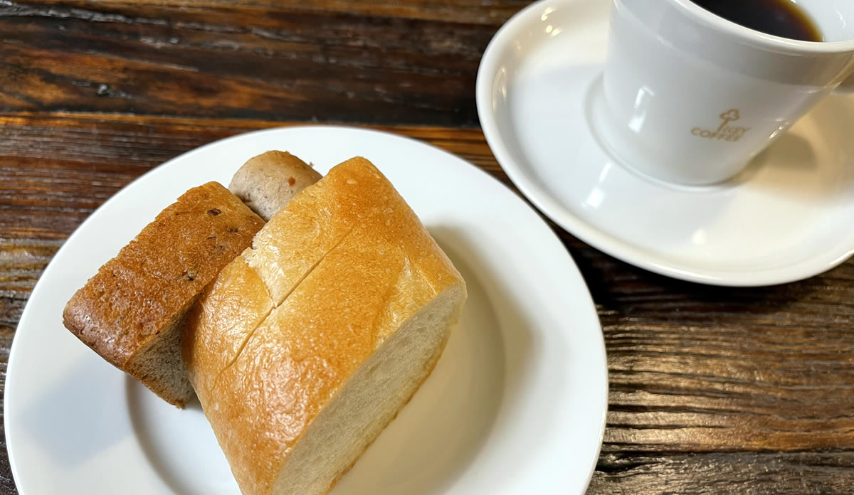 ホテルオークス熊本のレストラン 朝食パンやコーヒー
