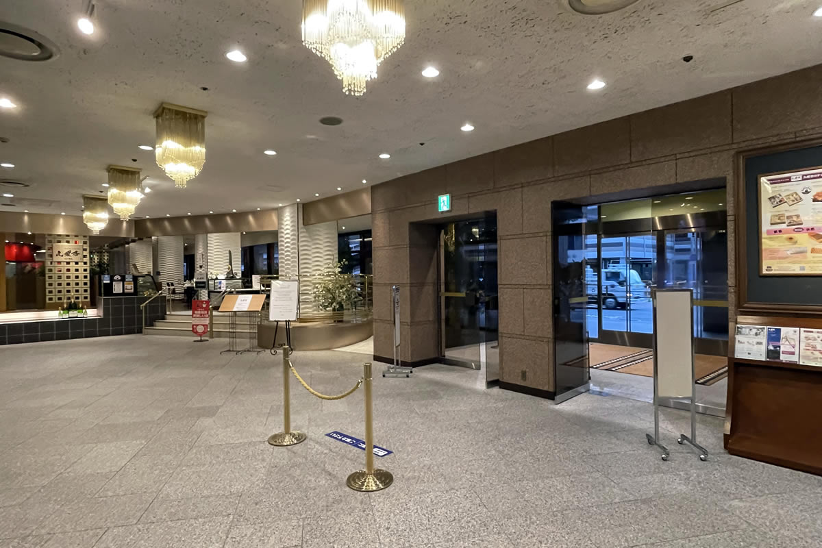 熊本ホテルキャッスルのエントランスとロビー