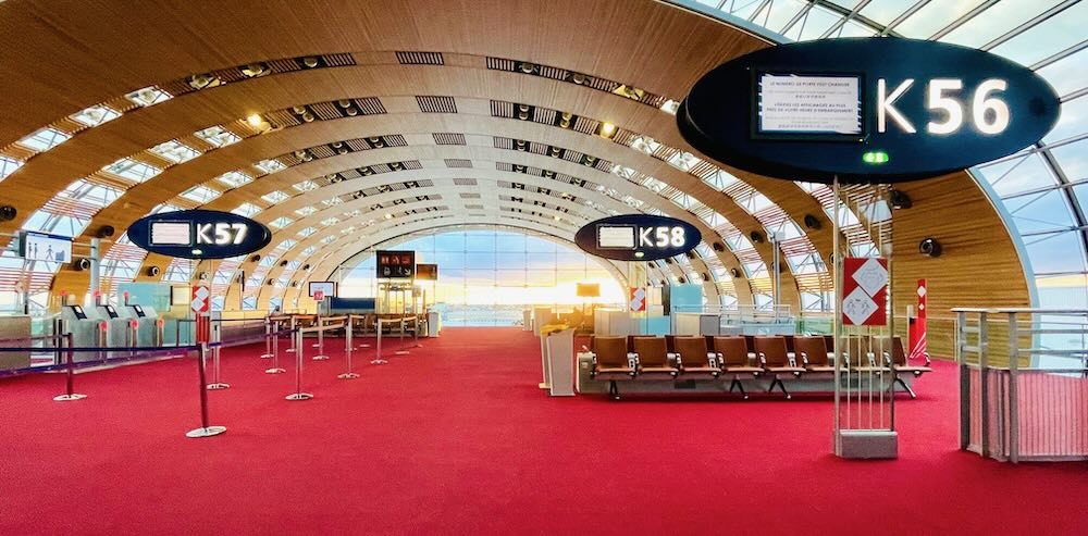 シャルル・ド・ゴール国際空港ターミナル2搭乗ゲート待合室