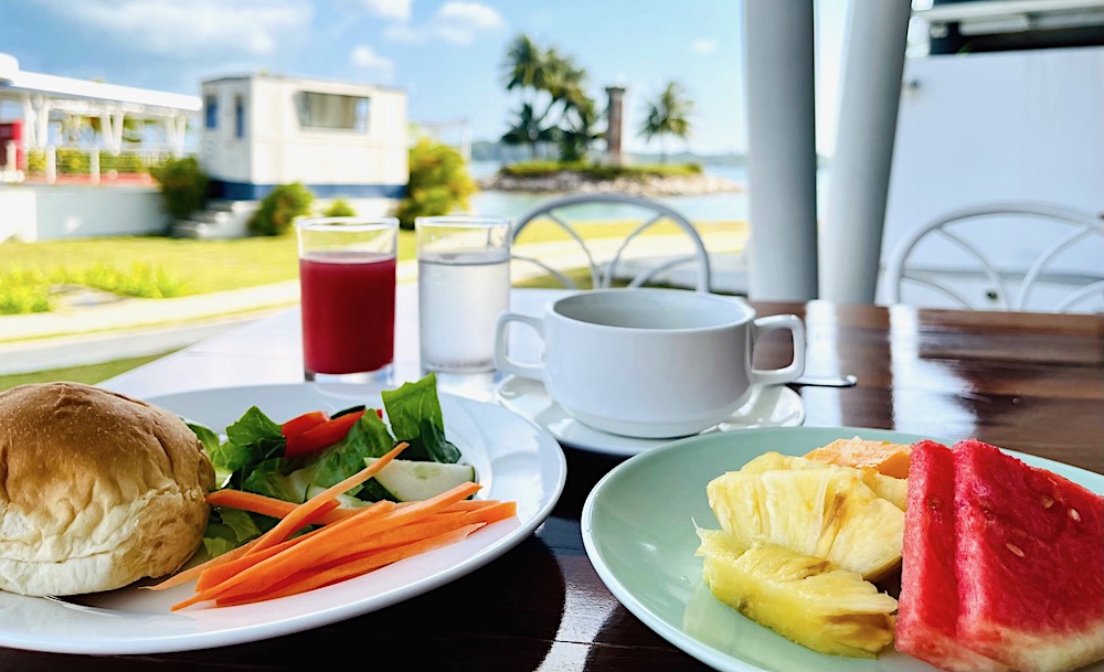 ビンタン島のドゥロス・フォス・ザ・シップホテルの朝食ビュッフェ