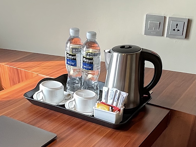 ビンタン島のドゥロス・フォス・ザ・シップホテルのデラックスプラスキャビン ミネラルウォーター、コーヒー＆紅茶