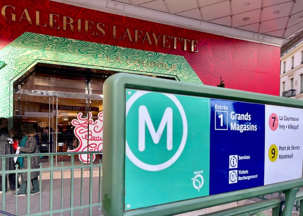 ギャラリー・ラファイエット・オスマン店入口（オペラ地区）