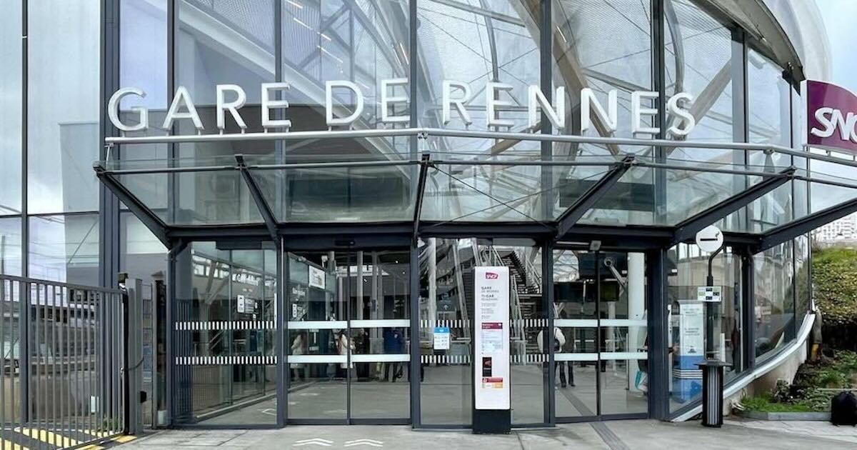 レンヌ駅からモンサンミッシェルへ向かうバス 荷物収納スペース