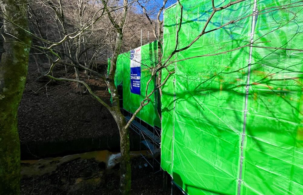 河鹿橋周辺 渓谷と仮囲いの様子