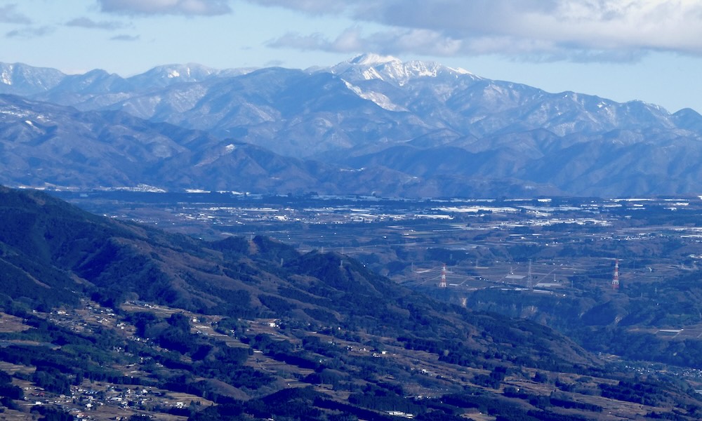 ときめきデッキから望む谷川岳方面の山並み