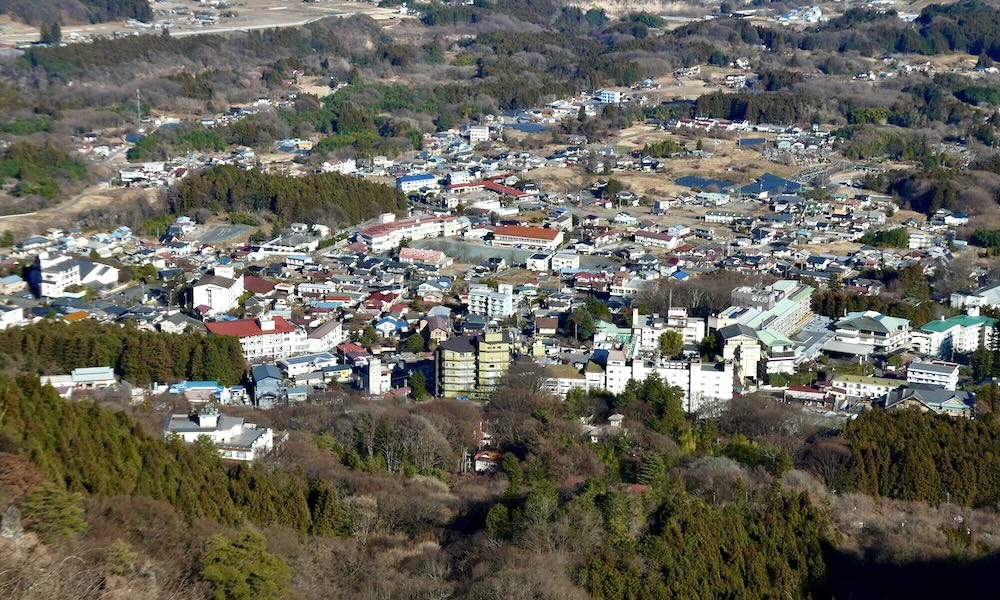 ときめきデッキから見下ろす伊香保温泉街の俯瞰風景