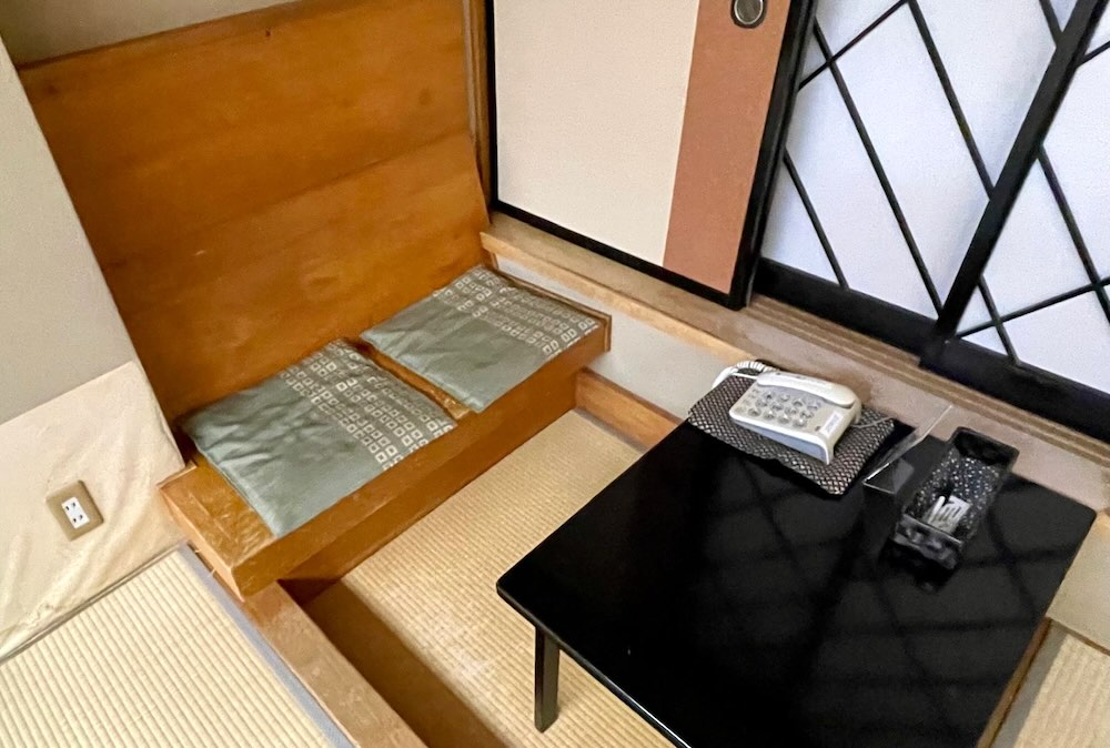 和室の座卓と畳