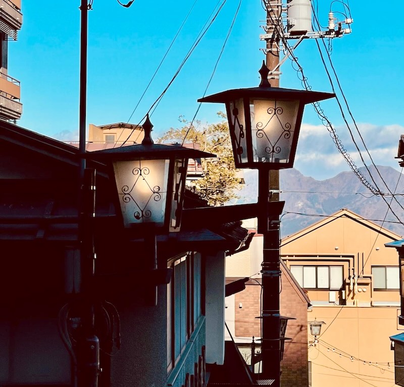伊香保温泉 石段街周辺の路地とレトロな街灯