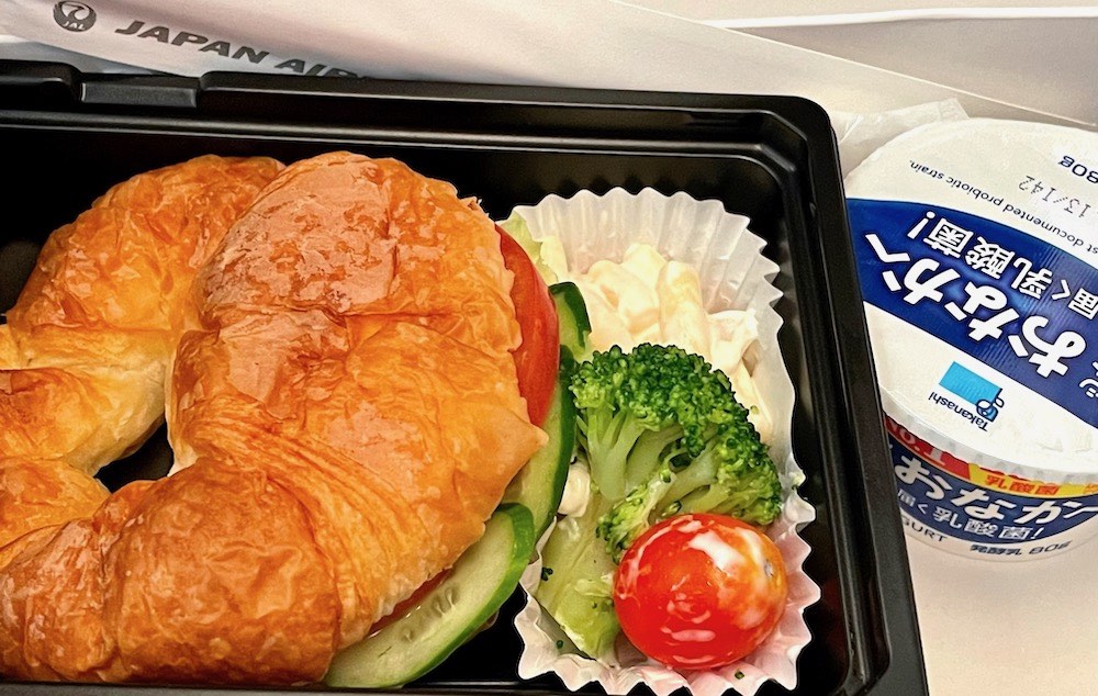 JAL039羽田デリー便の機内食軽食