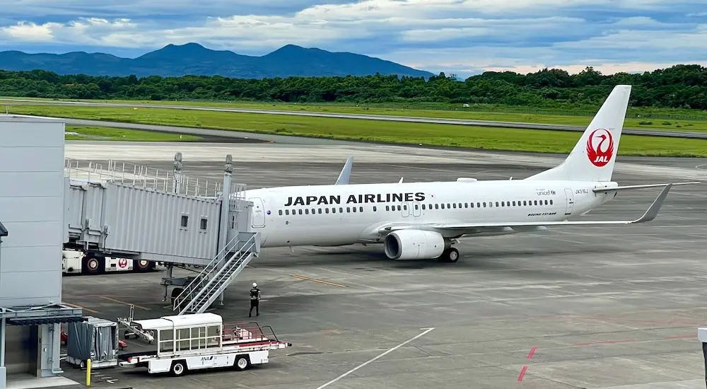 阿蘇くまもと空港に駐機中の日本航空機材