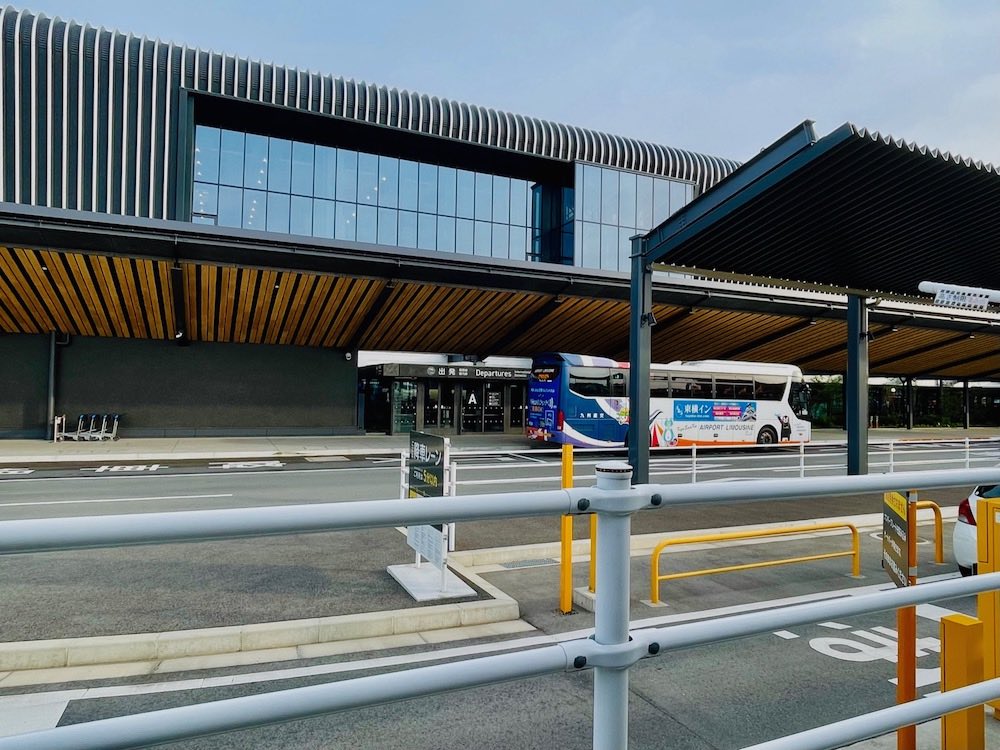阿蘇くまもと空港 新ターミナルビル前リムジンバス