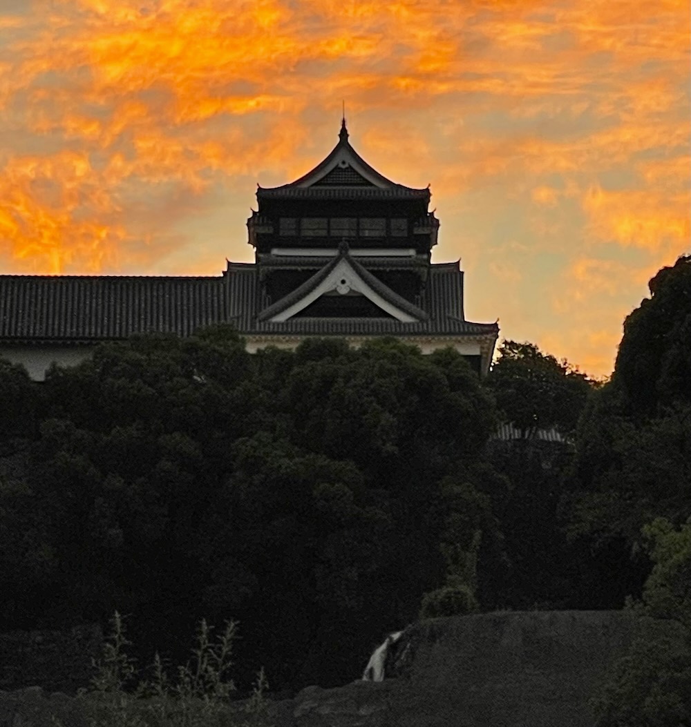 夕景の熊本城