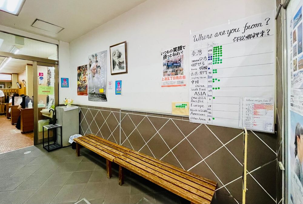 蜂楽饅頭 店内の様子