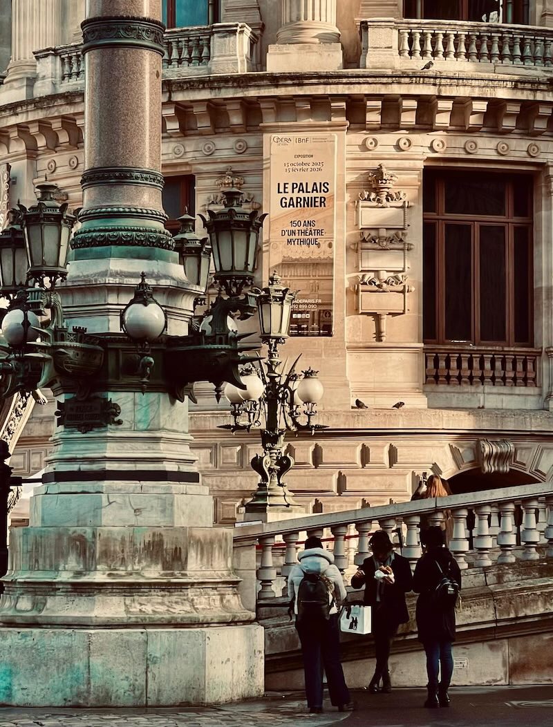 パリ・オペラ・ガルニエ外観（ロワシーバス終点周辺）