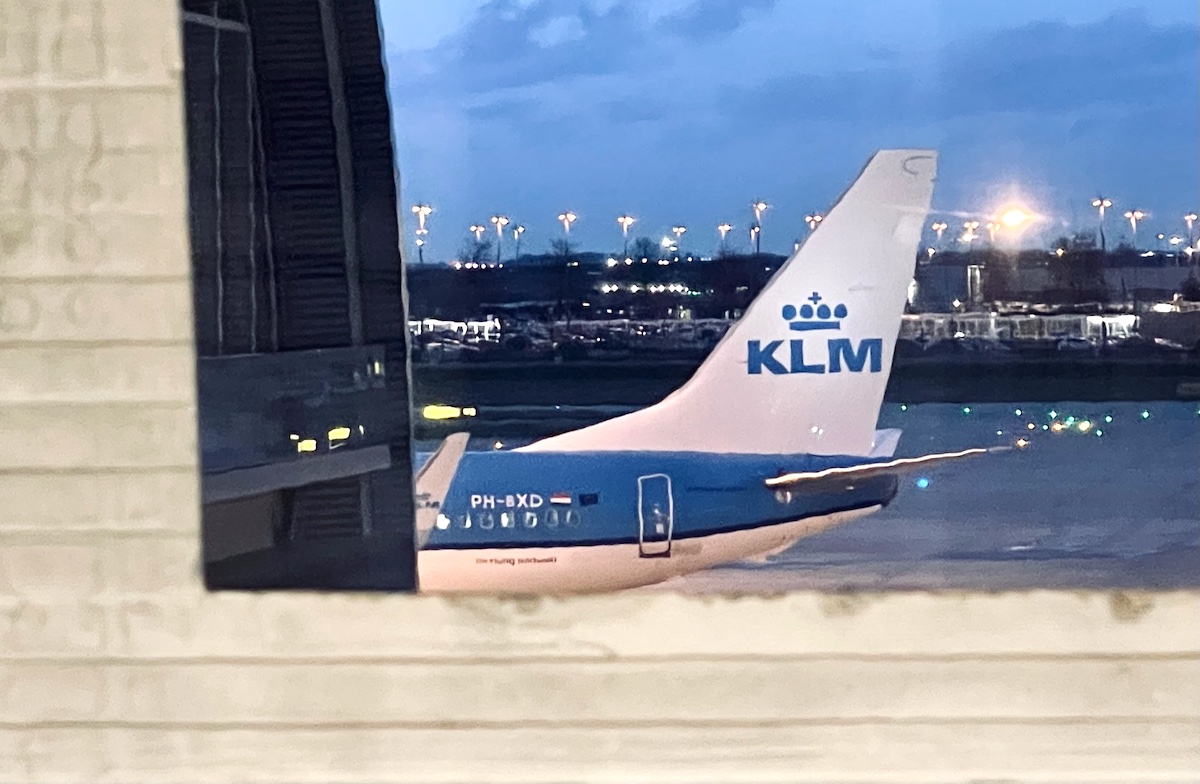 シャルル・ド・ゴール国際空港到着のKLMオランダ航空