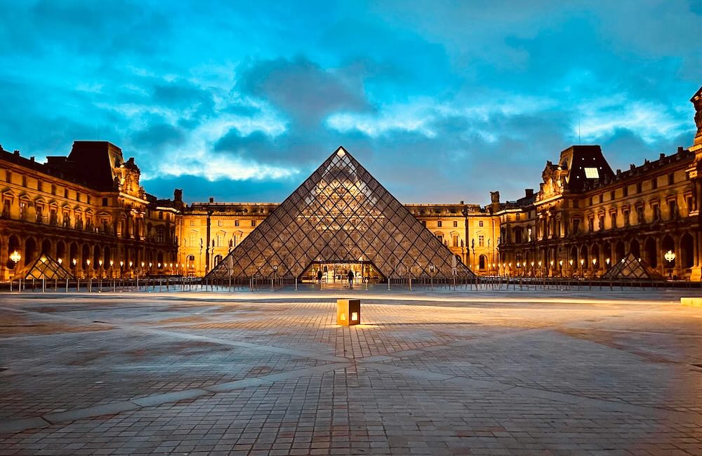 ルーヴル美術館ガラスのピラミッド