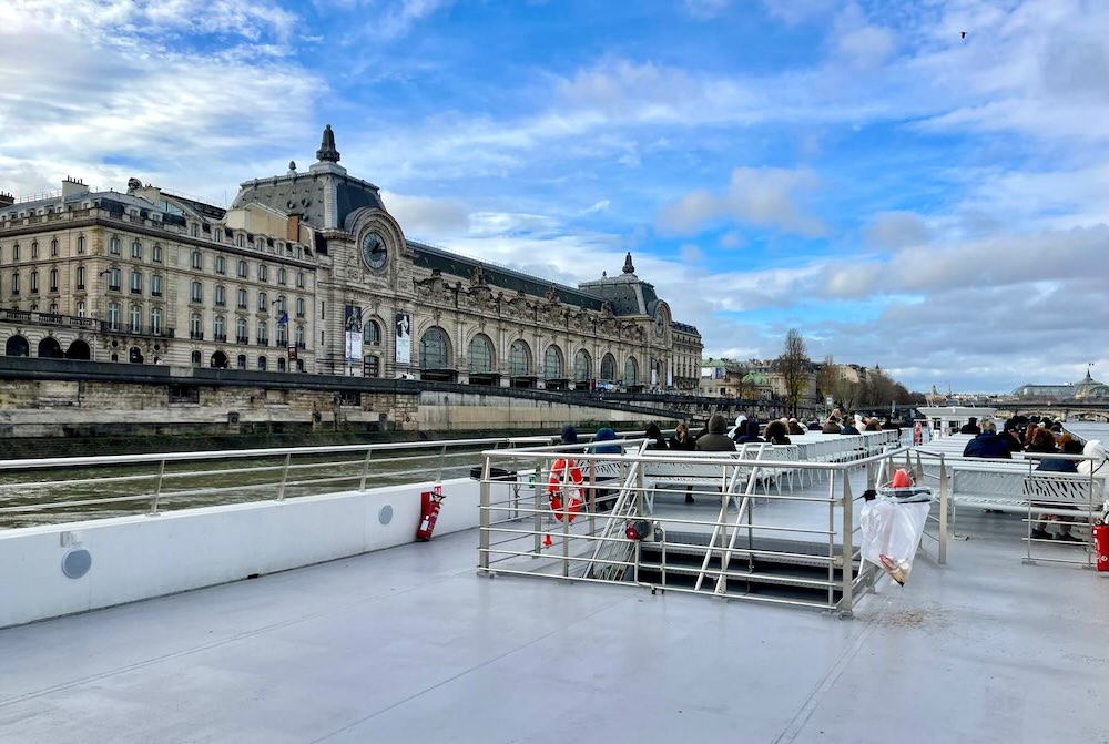 時間帯によって表情を変えるオルセー美術館
