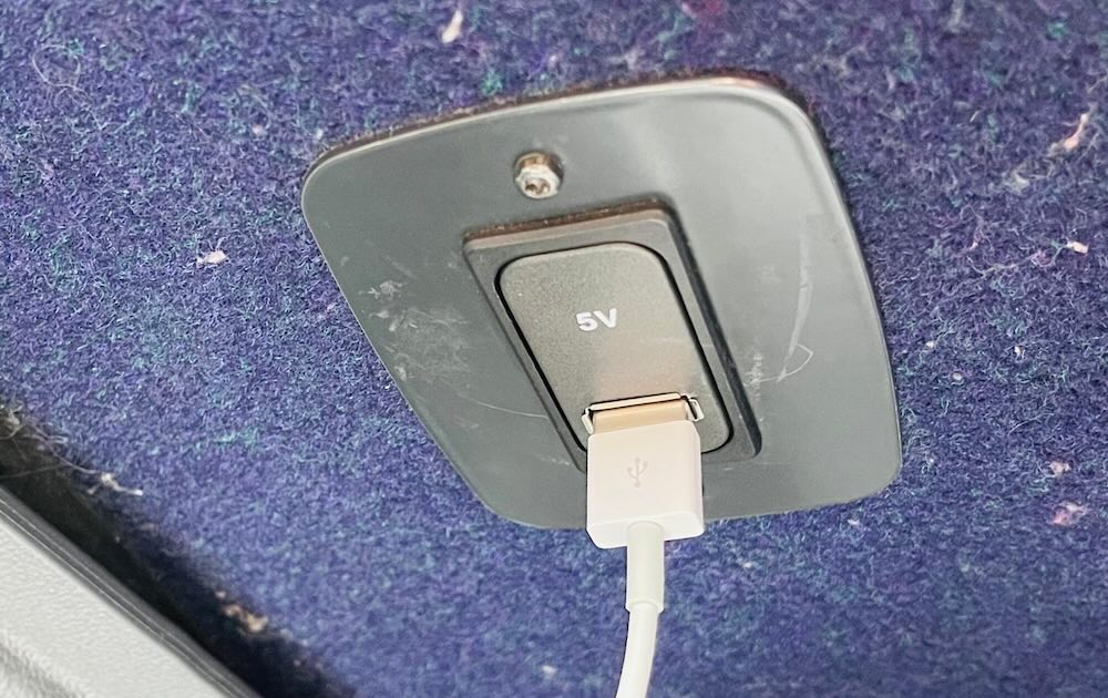 Keolis バス座席下のUSB充電ポート