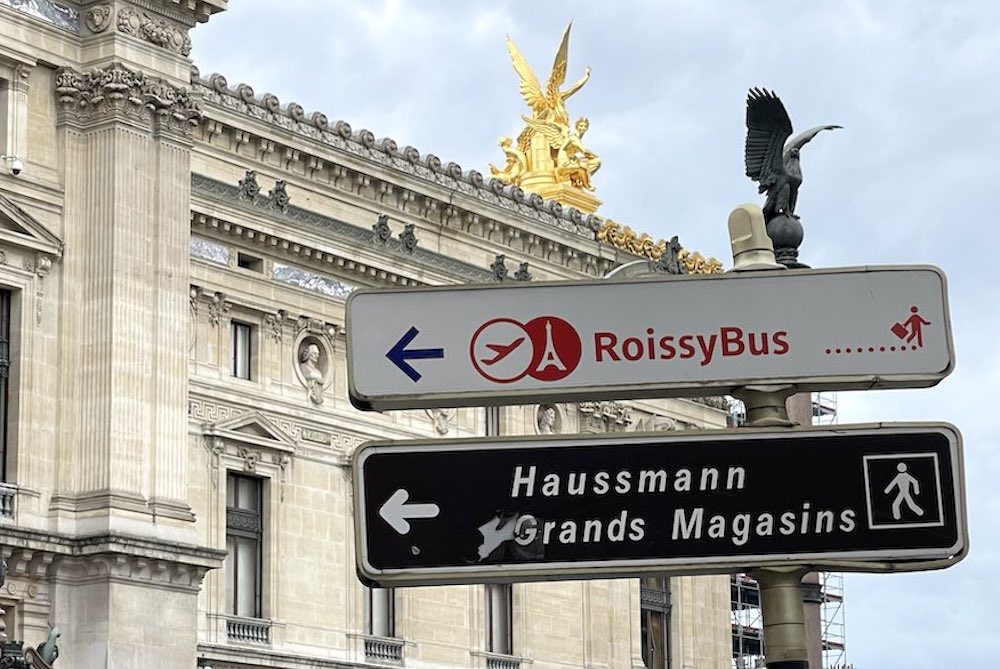 RoissyBus（ロワシーバス）オペラ座バス停の案内表示
