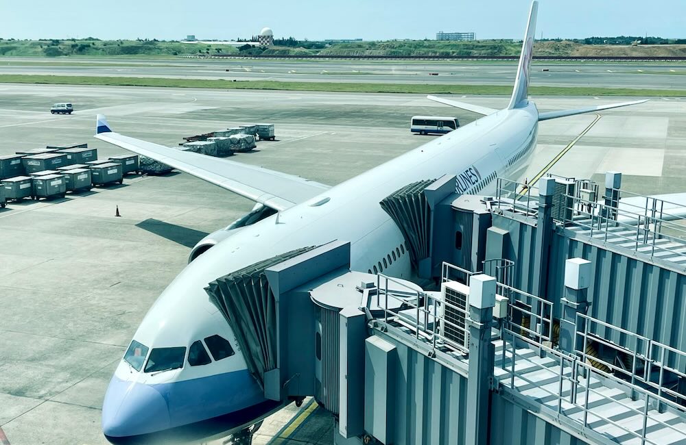 台北桃園空港第二ターミナル・チャイナエアライン機影