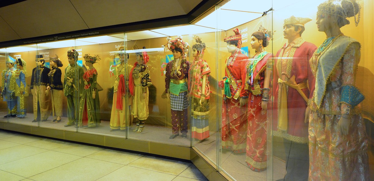 タマンミニインドネシアインダー・民族衣装