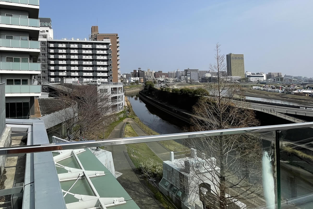 熊本市西区春日・ザ熊本タワーから坪井川を望む