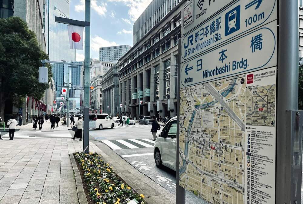 日本橋エリアの案内板、三越前・室町周辺の位置関係