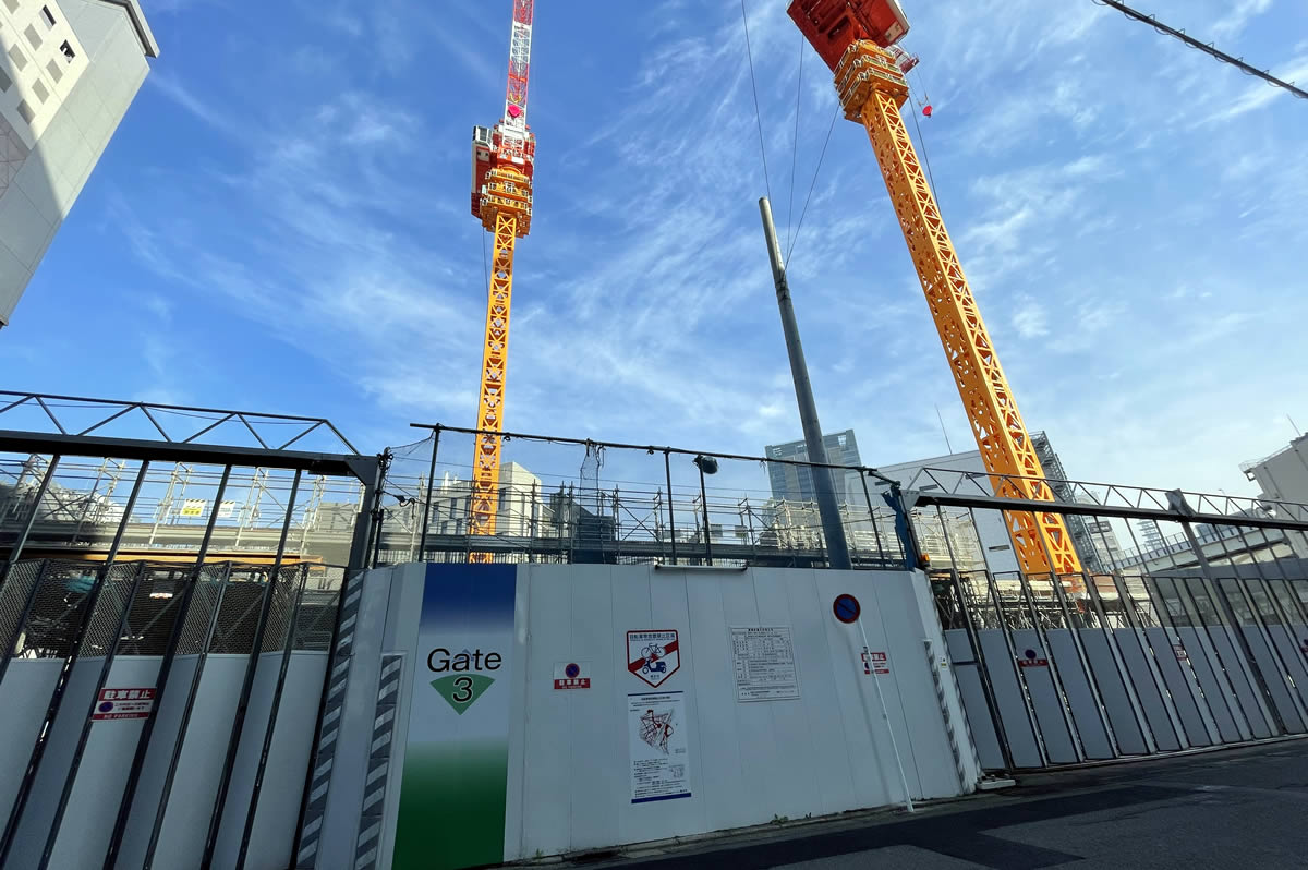 「ザ・ヨコハマフロントタワー」建設工事のクレーン車 Construction Site of The Yokohama Front Tower of Yokohama Station, November 2021