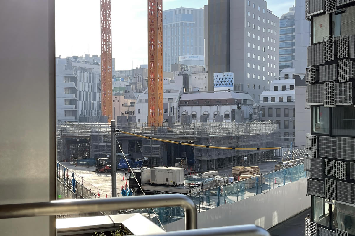 JR横浜駅からJR横浜鶴屋町ビル方面へ Construction of The Yokohama Front Tower of Yokohama Station, November 2021