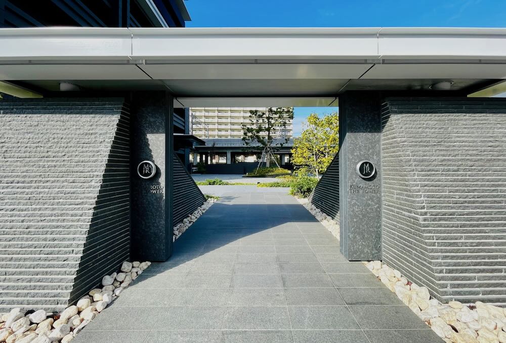 MJR熊本ザ・タワーのゲート外観
