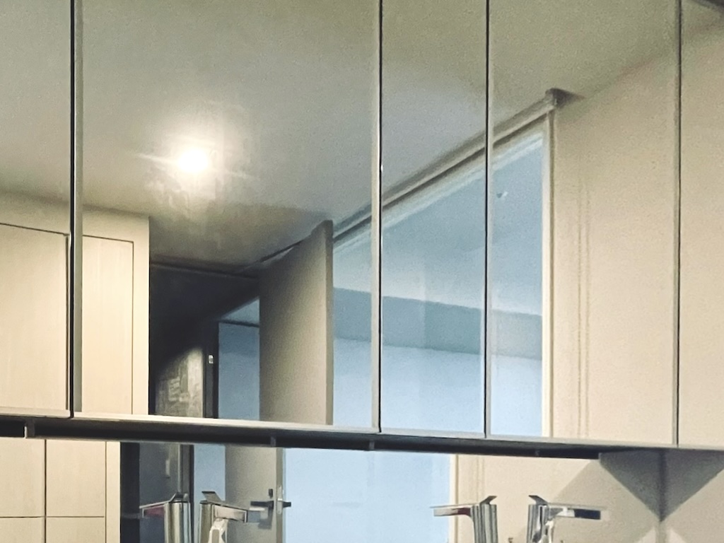 MJR熊本ザ・タワー27階 パウダールームのLED照明付五面鏡