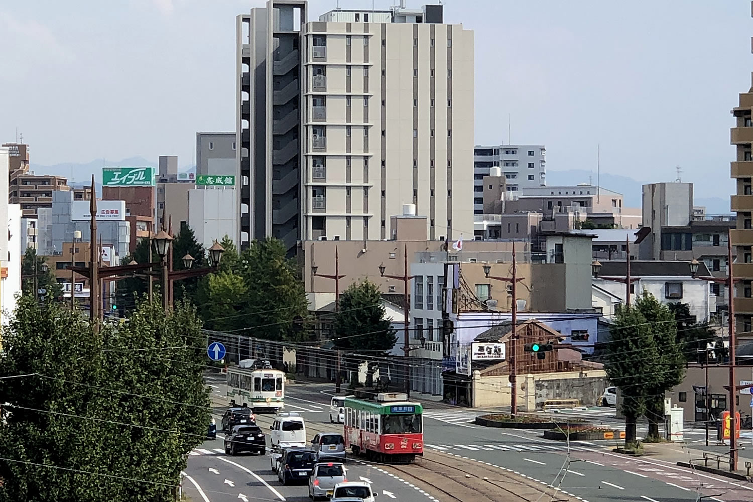 熊本市中央区マンション・プレミスト大江本町・電車通りを望む