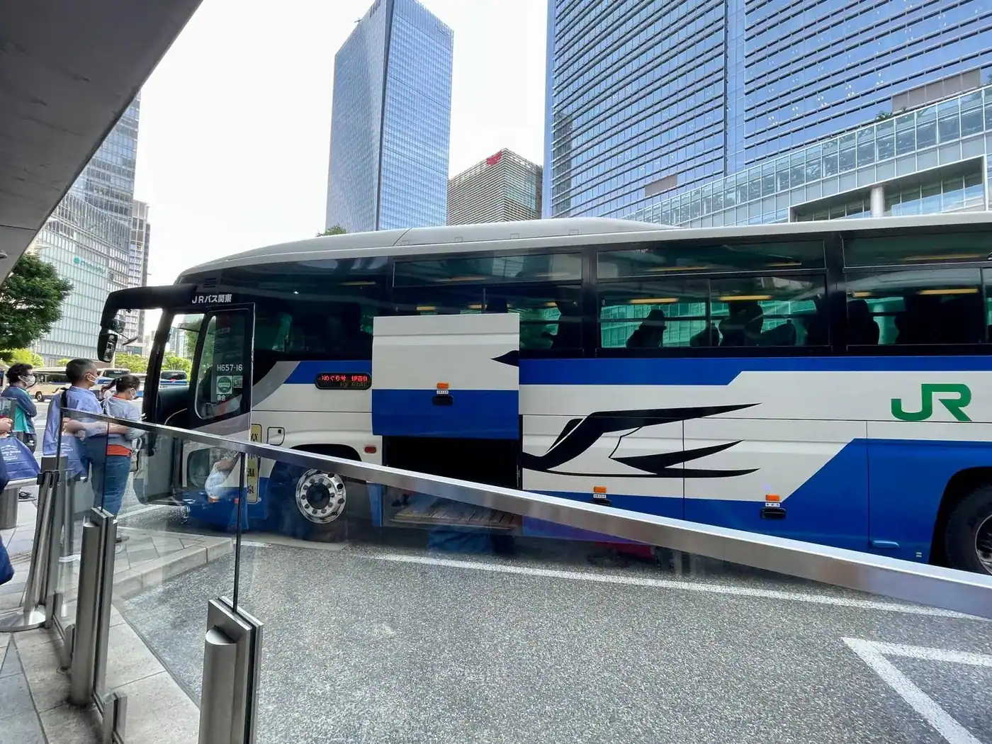 東京駅に停車する上州ゆめぐり号、伊香保温泉方面行きの表示