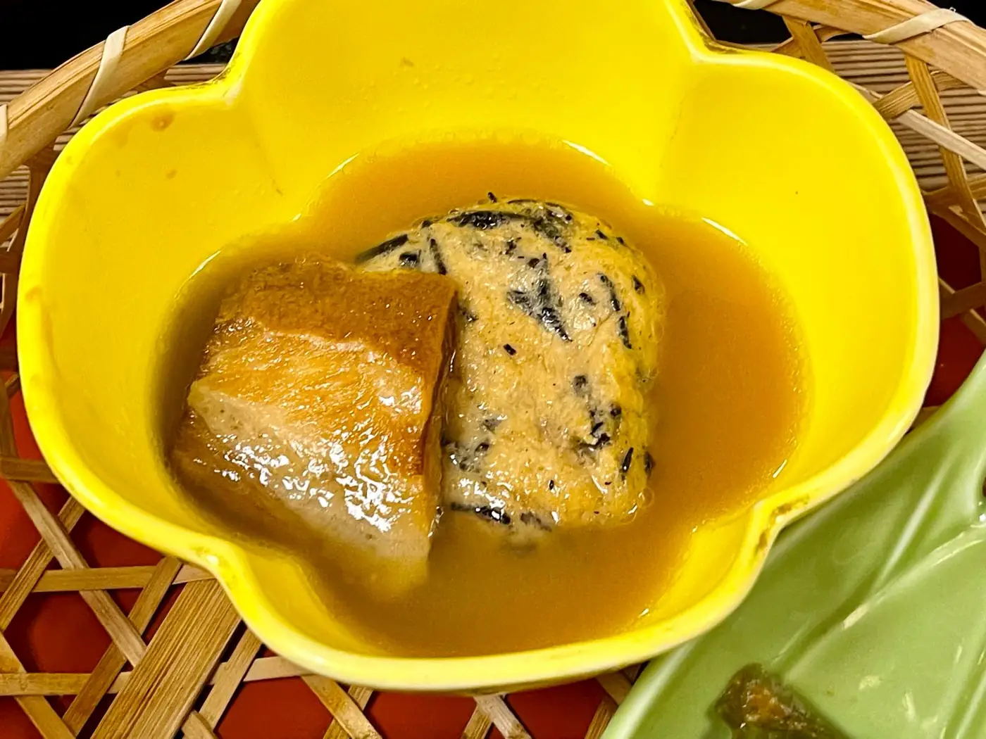 胡麻豆腐の入った温かな一椀