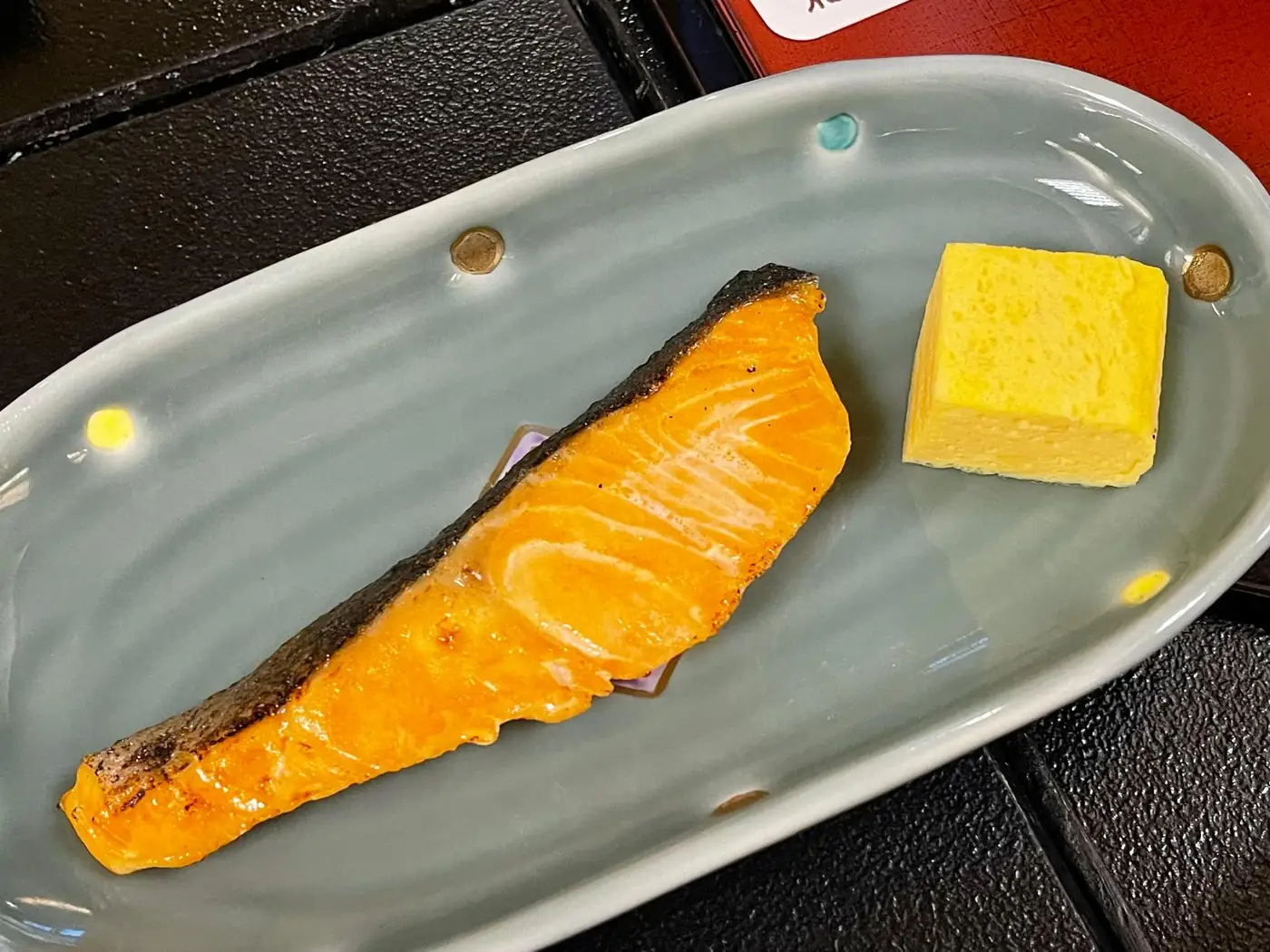 焼鮭と厚みのある卵焼き