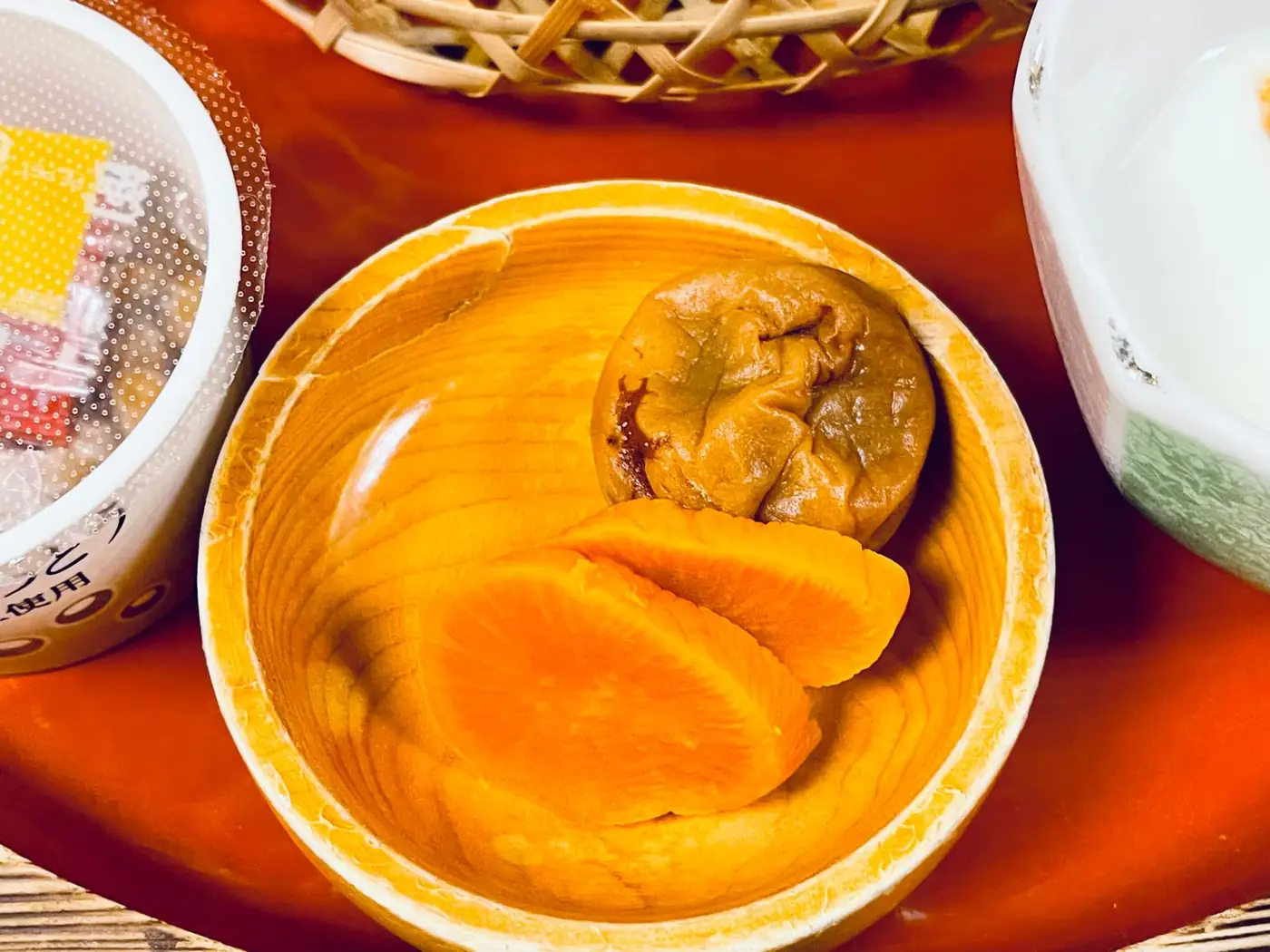 梅干しが盛り付けられた小鉢