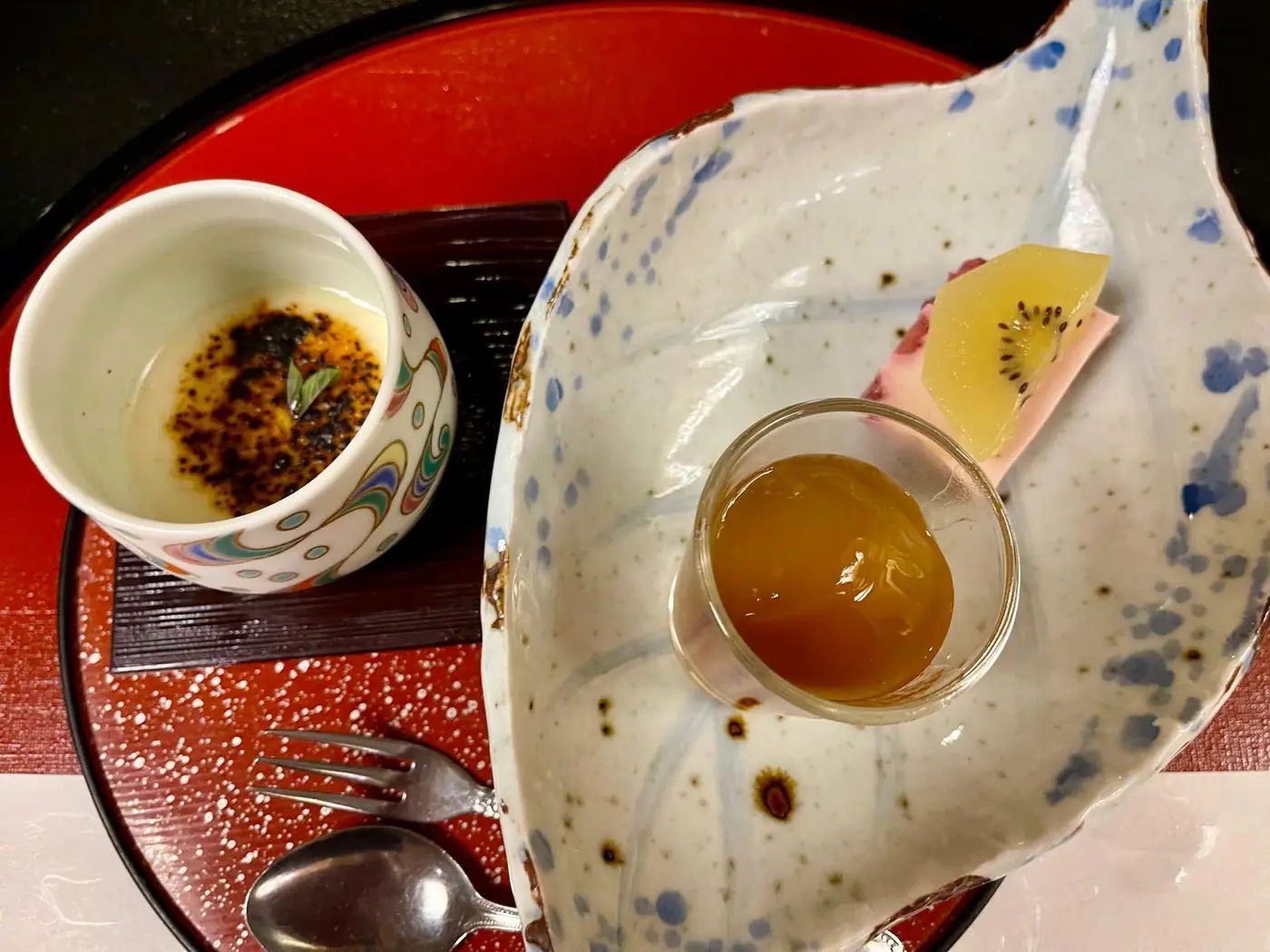 ミルクプリンとキウイのジュレの盛り合わせ