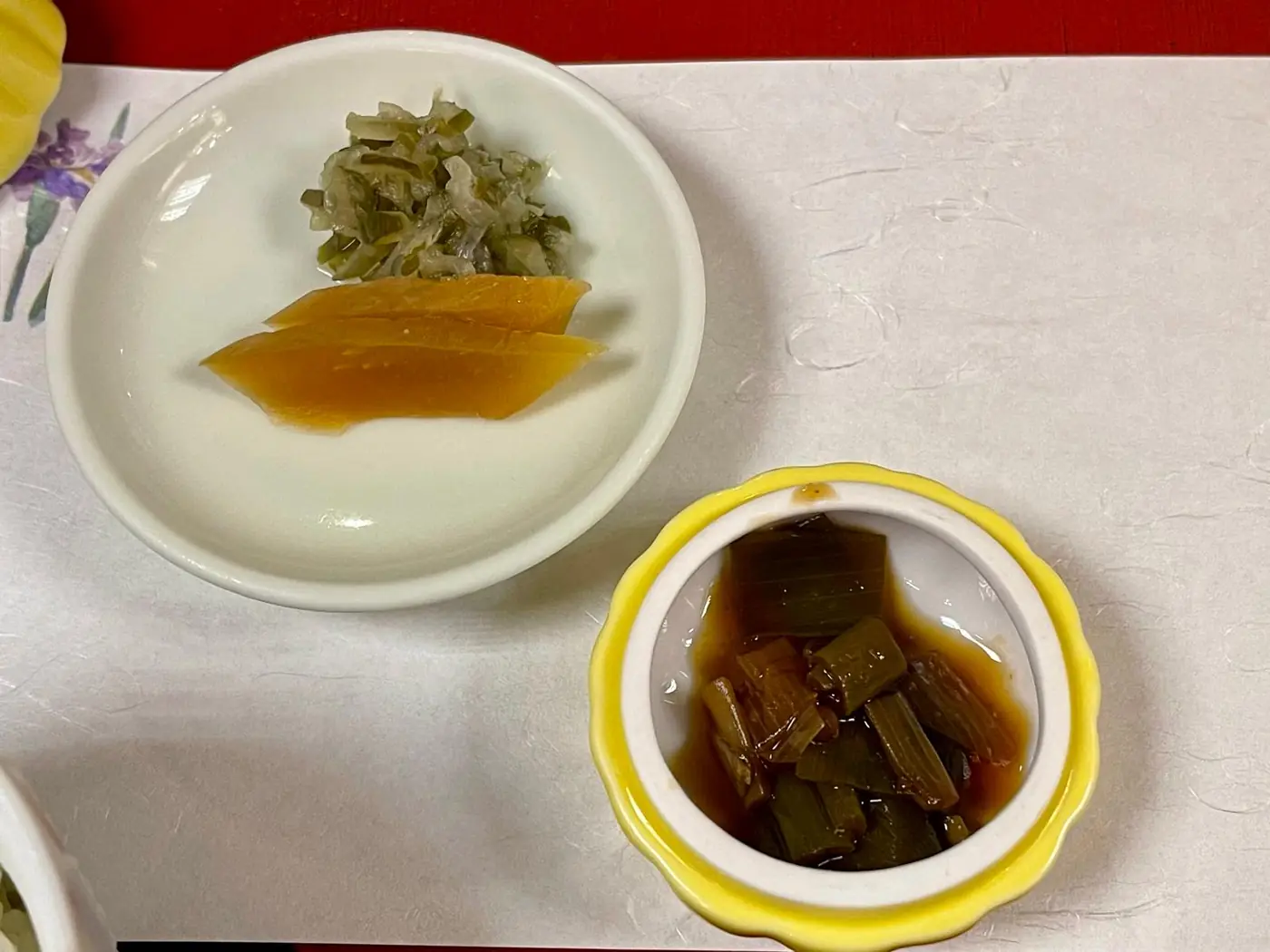 山菜やたくあんなど、彩り豊かな香の物