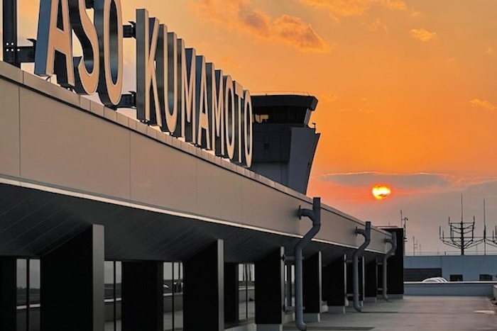 夕焼けに映える熊本空港