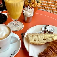 パリ モンパルナス カフェの朝食