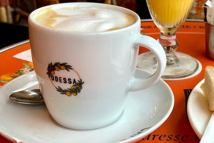 パリ カフェ 朝食 コーヒー